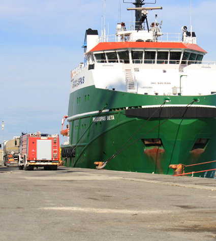 nave_porto_fratelli_tricoli